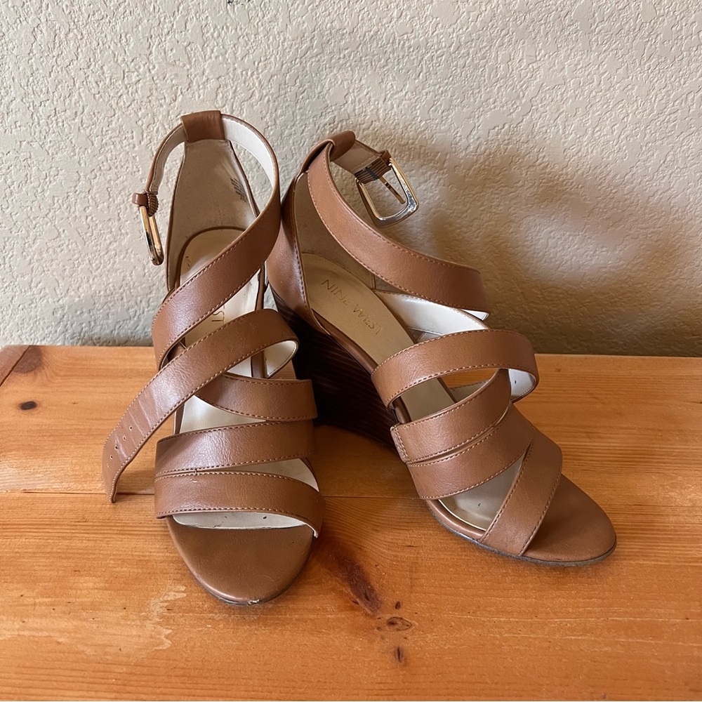 NINE WEST Size 5.5 Nude Wedges